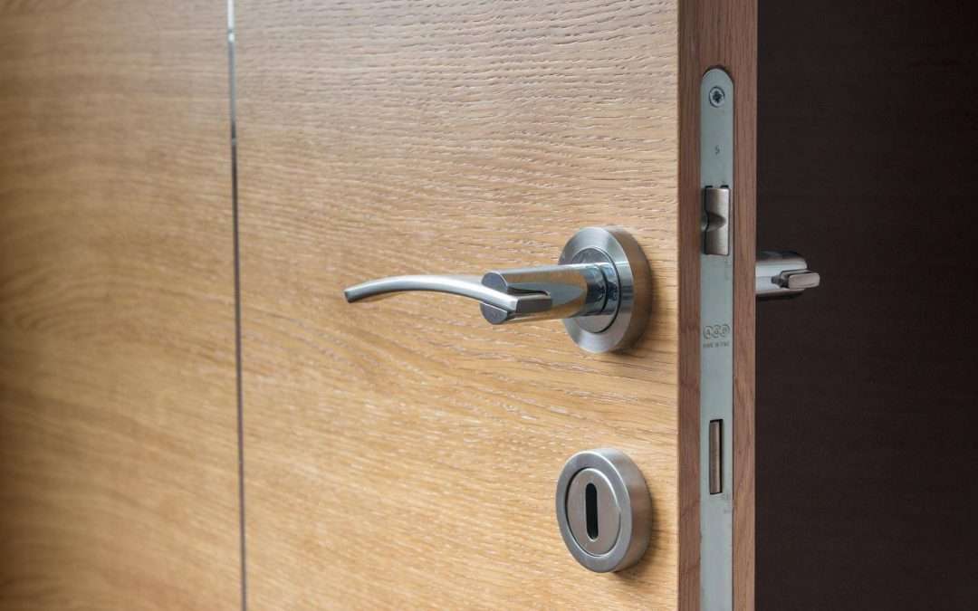 electronic hotel door locks feature image